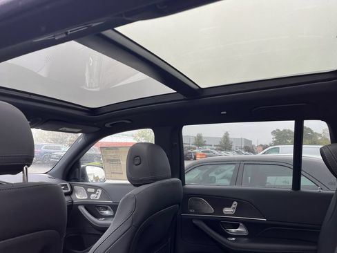 Used 2025 Mercedes-Benz GLS 450 4MATIC image 10