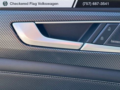 Used 2024 Volkswagen Atlas Cross Sport SEL Premium R-Line w/ Adventure Package AWD/4WD image 15