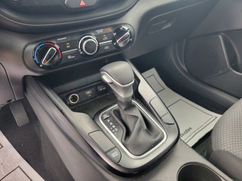 Used 2023 Kia Soul LX w/ LX Technology Package FWD image 17