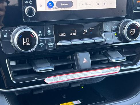 Certified 2025 Toyota Highlander XLE image 22