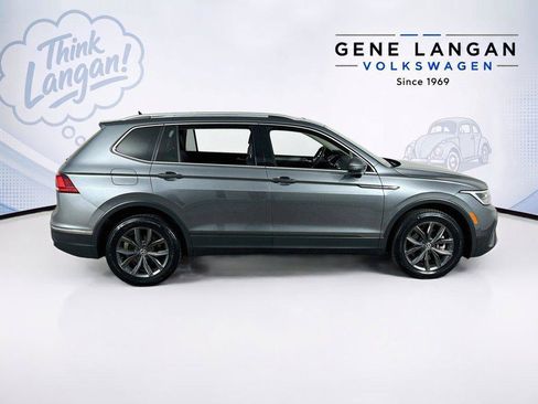 Certified 2022 Volkswagen Tiguan SE w/ Panoramic Sunroof Package AWD/4WD image 4