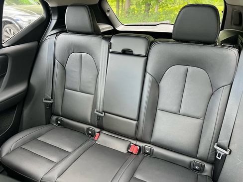 Certified 2024 Volvo XC40 B5 Plus AWD/4WD image 21
