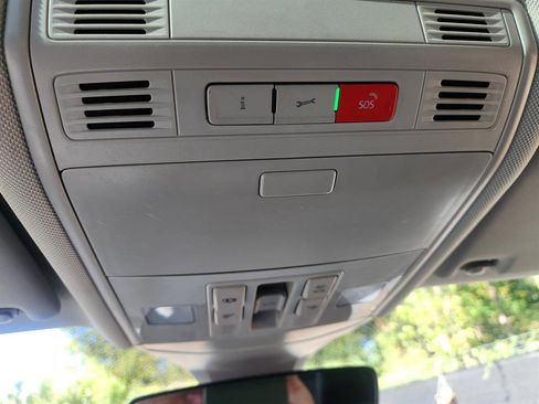 Certified 2025 Volkswagen Jetta SE w/ Sunroof Package image 37