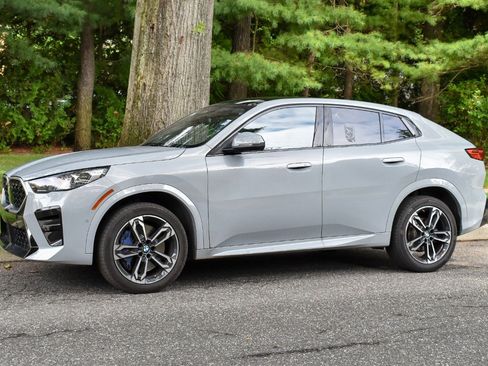 Used 2026 BMW X2 xDrive28i AWD/4WD image 2