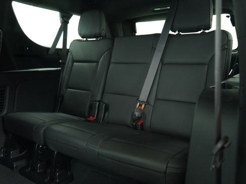 Used 2024 Chevrolet Suburban High Country image 18