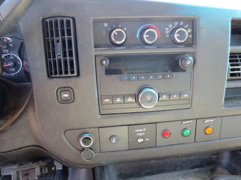 Used 2013 Chevrolet Express 2500 image 14