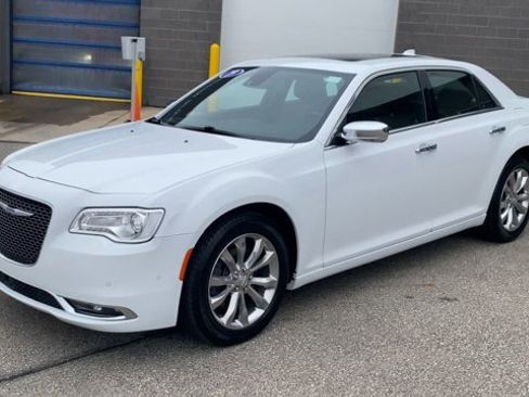 Used 2019 Chrysler 300 Limited w/ Safetytec Plus Group image 5