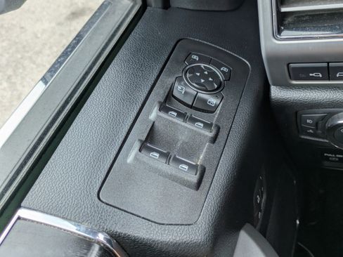 Used 2019 Ford F150 Platinum w/ Equipment Group 701A Luxury AWD/4WD image 19