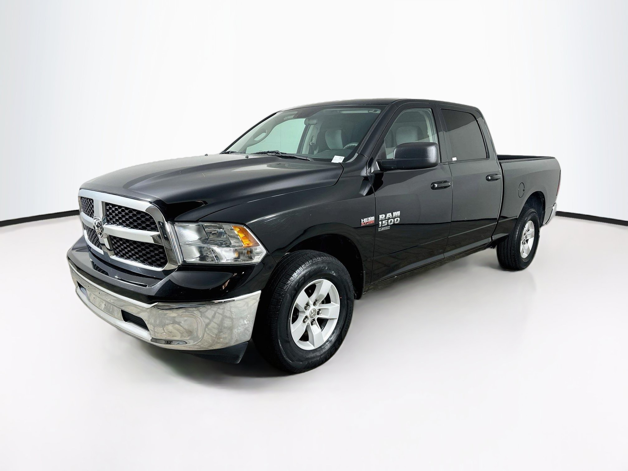 Used 2021 RAM 1500 Classic SLT AWD/4WD image 3