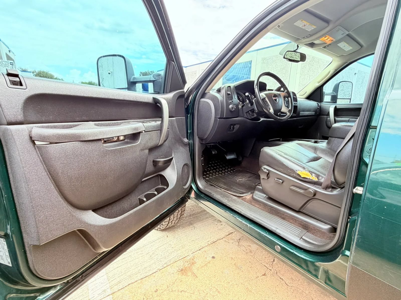 Used 2012 GMC Sierra 2500 SLE w/ SLE Preferred Package AWD/4WD image 8