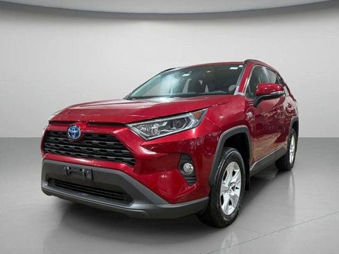 Used 2021 Toyota RAV4 XLE w/ Convenience Package image 8