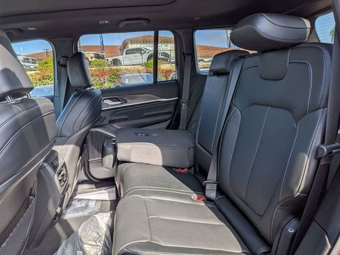 New 2026 Jeep Grand Cherokee Limited image 27