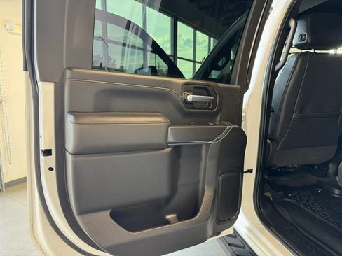 Used 2023 GMC Sierra 3500 AT4 w/ AT4 Preferred Package AWD/4WD image 19