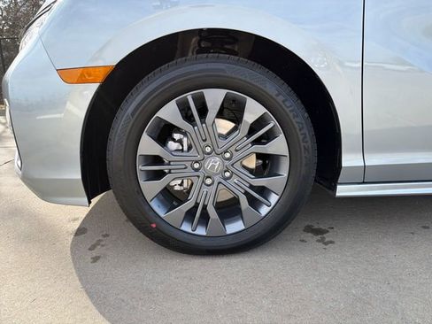 New 2026 Honda Odyssey Touring image 9