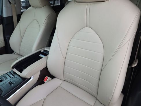 Used 2022 Toyota Highlander XLE image 16