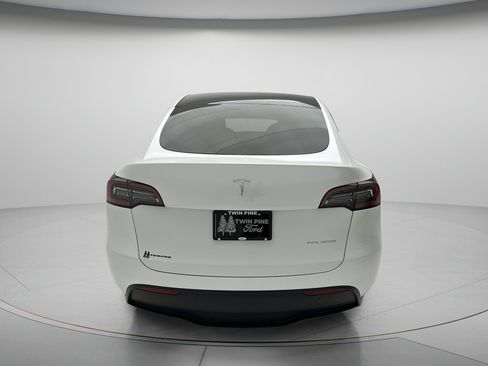 Used 2023 Tesla Model Y AWD image 7