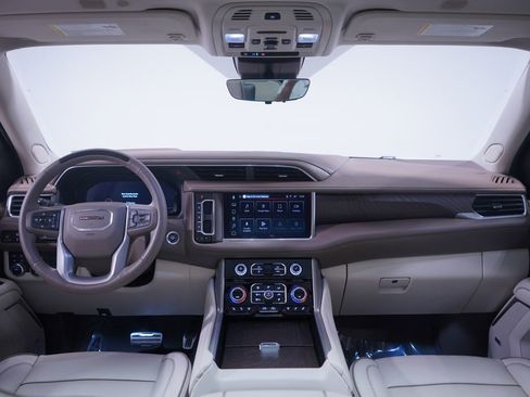 Used 2024 GMC Yukon Denali w/ Advanced Technology Package image 10