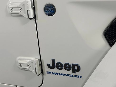 Used 2024 Jeep Wrangler Unlimited AWD/4WD image 13