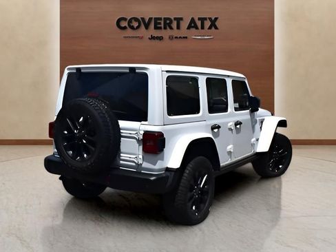 Used 2025 Jeep Wrangler Unlimited Sahara AWD/4WD image 5