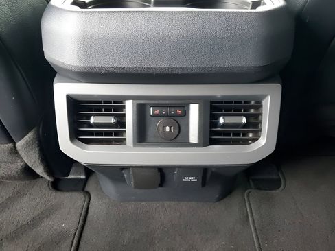 Used 2024 Ford F350 Lariat image 21