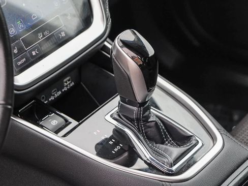 Used 2025 Subaru Outback Premium image 21