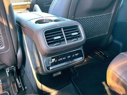 Certified 2022 Mercedes-Benz GLS 450 4MATIC image 13