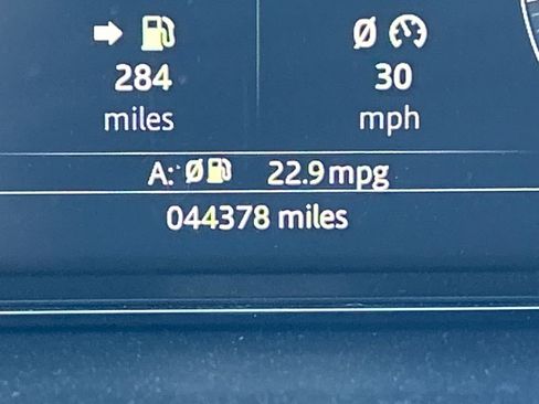 Used 2020 Jaguar E-PACE Checkered Flag image 22