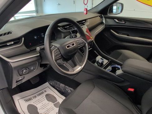 New 2025 Jeep Grand Cherokee Laredo w/ Luxury Tech Group I image 11