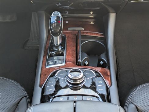 Used 2017 Kia K900 Luxury image 10