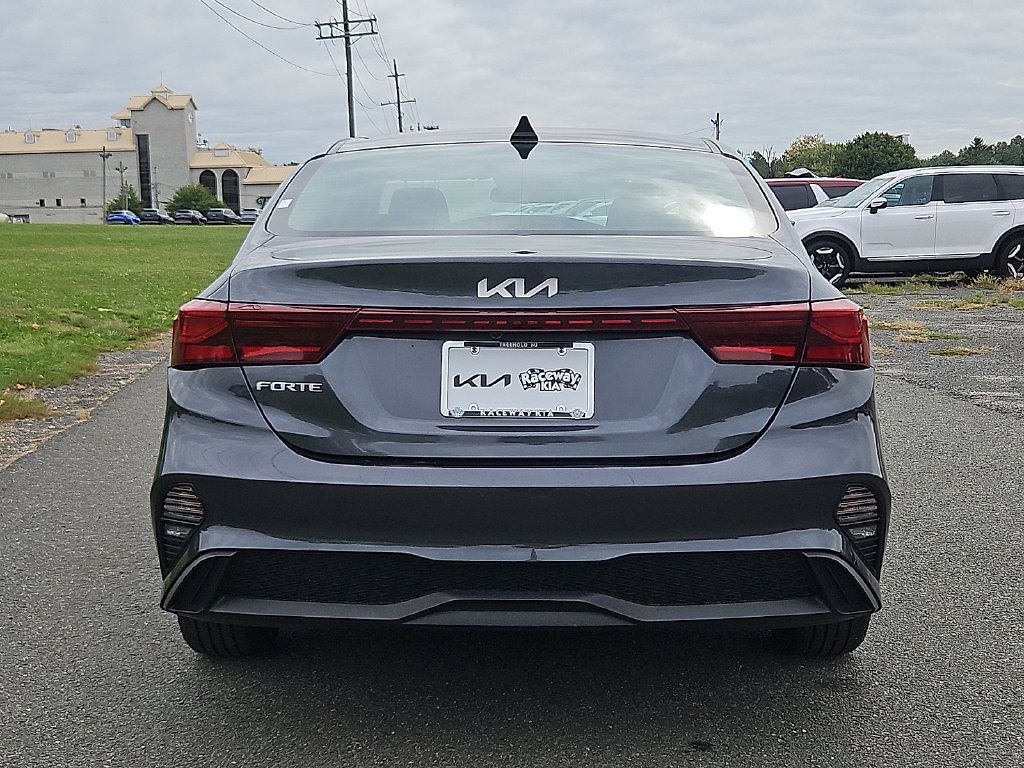Certified 2023 Kia Forte LXS FWD image 6