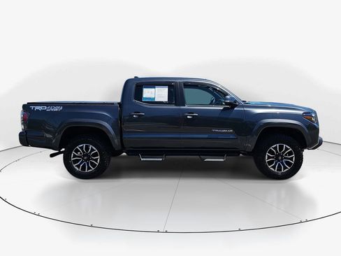 Used 2022 Toyota Tacoma TRD Sport w/ TRD Premium Sport Package AWD/4WD image 5