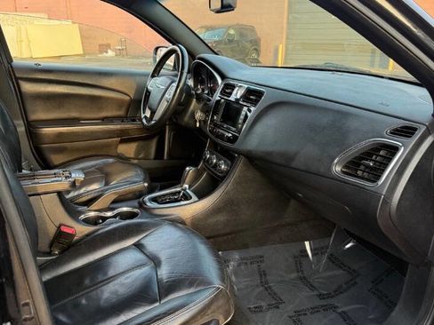 Used 2011 Chrysler 200 Limited FWD image 12