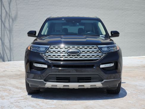 Used 2023 Ford Explorer Limited AWD/4WD image 3