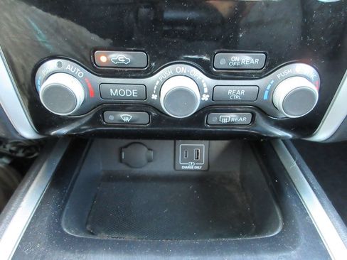 Used 2020 Nissan Pathfinder SV AWD/4WD image 28
