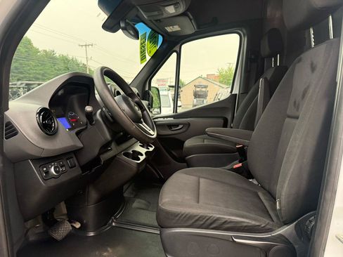 Used 2020 Mercedes-Benz Sprinter 2500 image 27