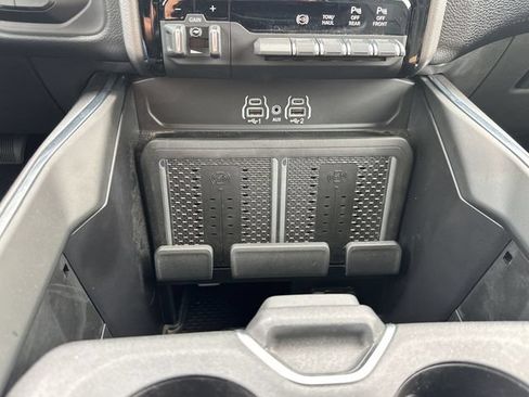 Used 2025 RAM 2500 Laramie AWD/4WD image 21
