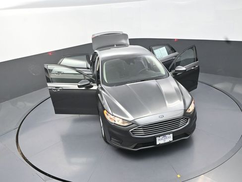 Used 2020 Ford Fusion SE FWD image 32