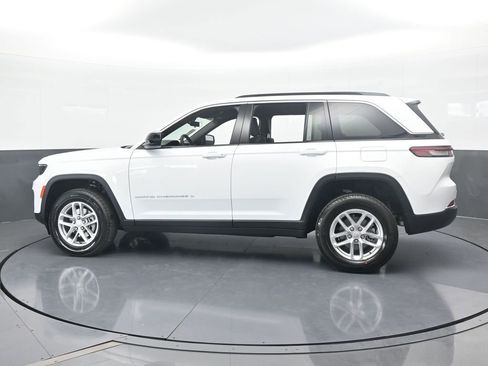 New 2025 Jeep Grand Cherokee Laredo RWD image 3