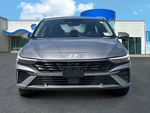 Used 2024 Hyundai Elantra Limited FWD image 2
