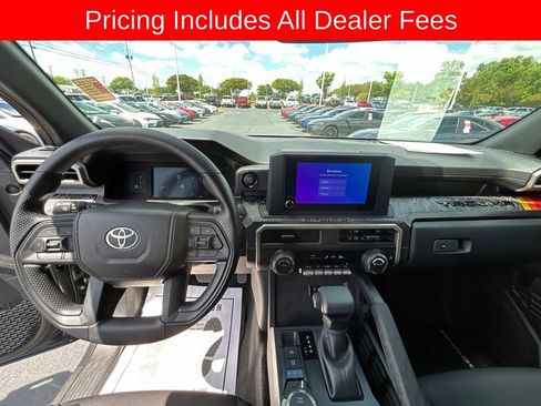 Used 2025 Toyota Tacoma SR5 AWD/4WD image 5