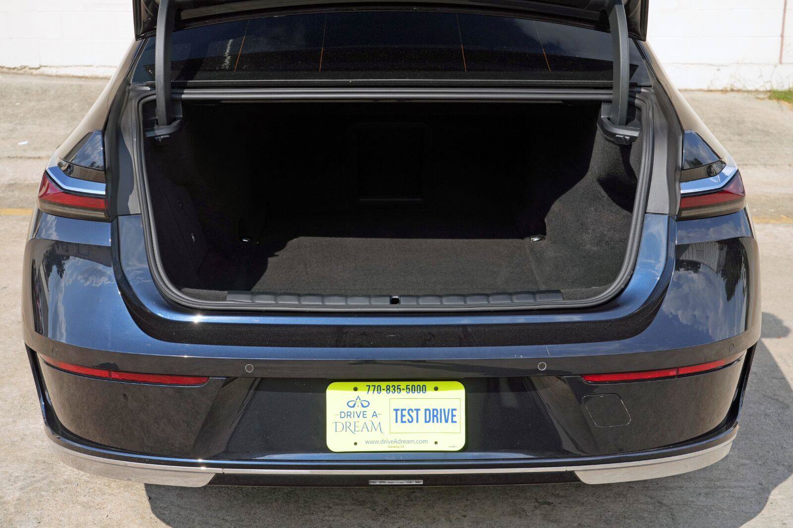 Used 2023 BMW i7 xDrive60 w/ Executive Package 2 AWD/4WD image 10