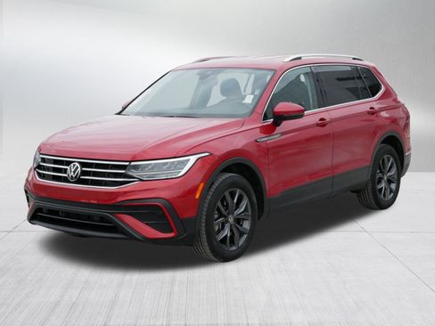 Used 2022 Volkswagen Tiguan SE image 3