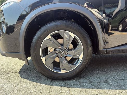 Certified 2025 Nissan Rogue SV AWD/4WD image 9