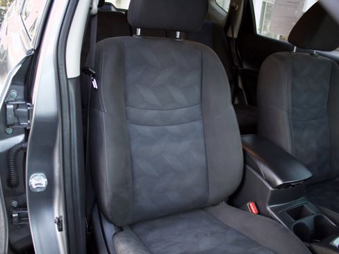 Used 2016 Nissan Rogue S w/ Appearance Package image 36