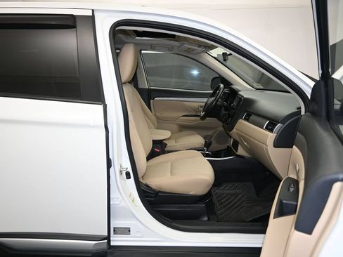 Used 2018 Mitsubishi Outlander SE FWD image 26