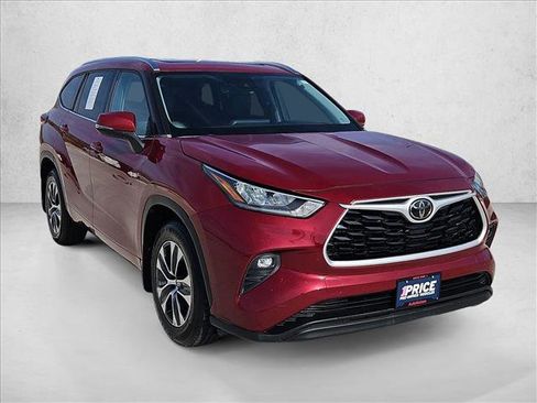 Used 2020 Toyota Highlander XLE image 3