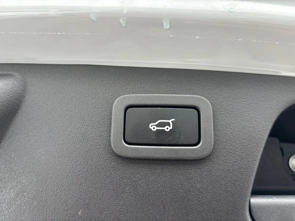 Used 2018 Jaguar E-PACE S AWD/4WD image 17