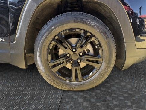 Used 2022 GMC Terrain SLE w/ Driver Convenience Package image 8