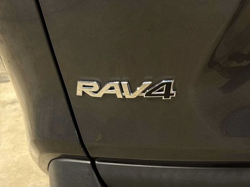 Used 2022 Toyota RAV4 LE AWD/4WD image 24