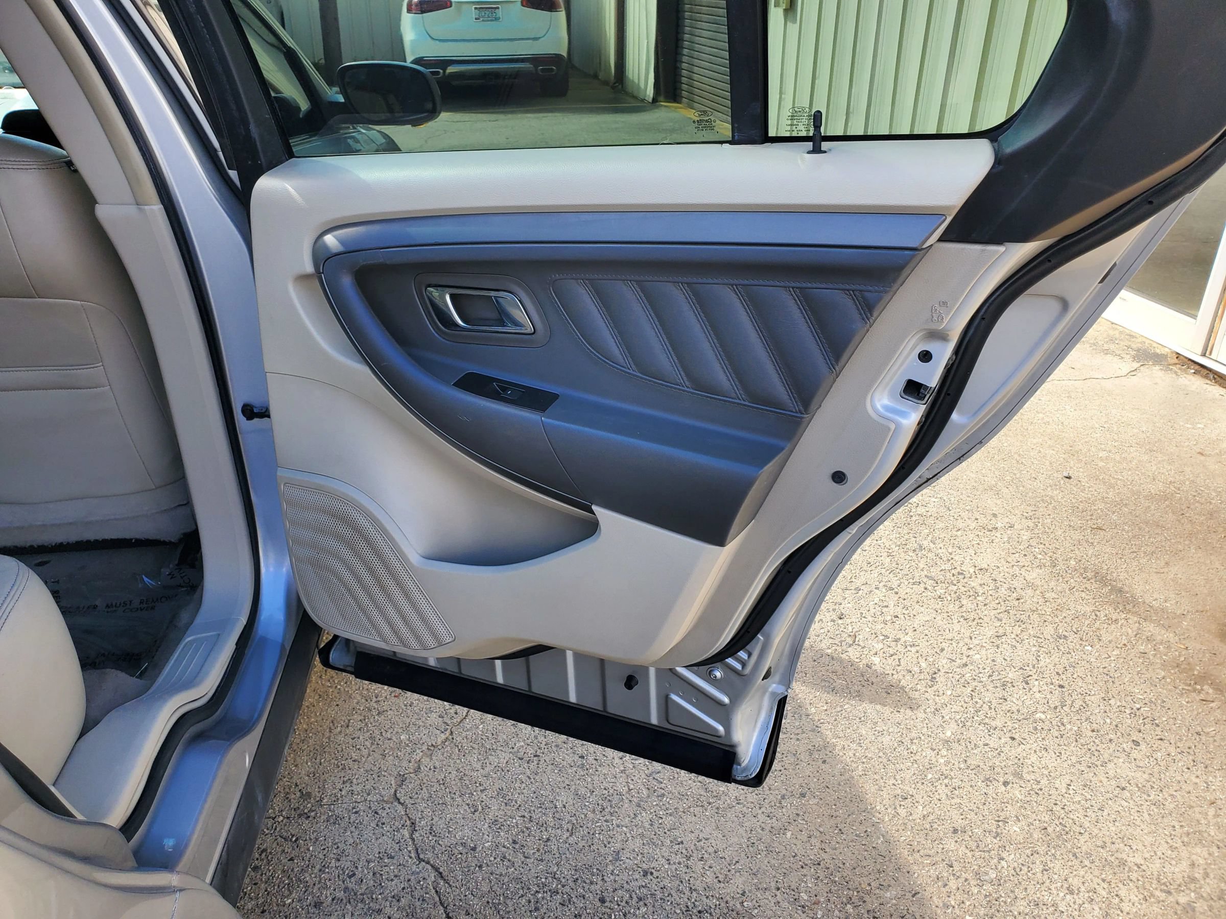 Used 2010 Ford Taurus SEL FWD image 16